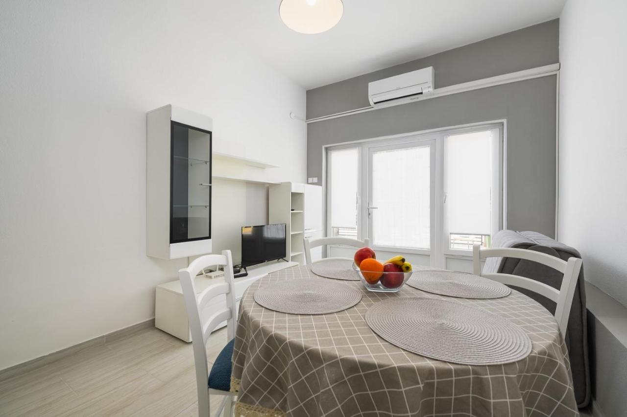 House With Apartments Mila Umag Exterior foto